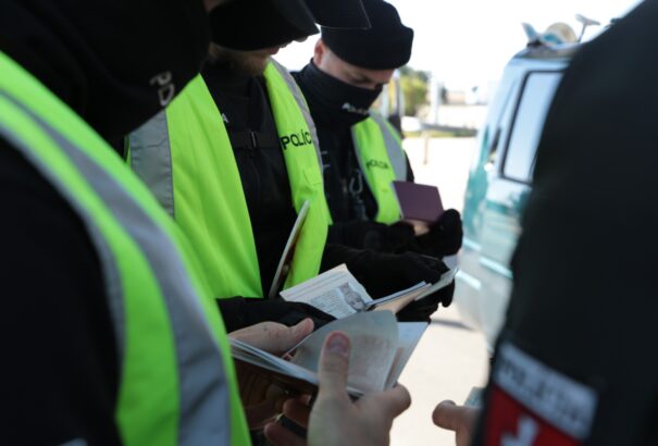 Csehország újra bevezeti a határellenőrzéseket a cseh-szlovák határon