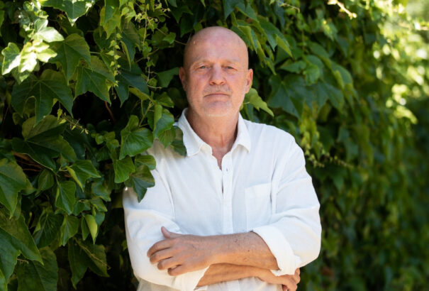 Érzékelhetően nő az irigykedés, frusztráció, féltékenység – Interjú Kukorelly Endre József Attila-díjas költővel, íróval