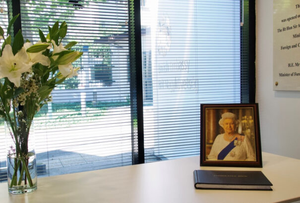 Részvétnyilvánító üzenetet küldene a brit királyi családnak? Így teheti meg