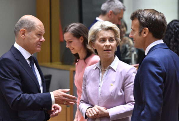 Európa megállíthatatlanul száguld a recesszió felé, sok múlik azon, mit is tesznek le az asztalra Brüsszelben