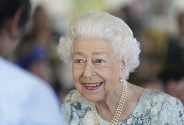 Erzsébet királynő betegágyához siet a családja. Harry és Meghan is Skóciába utazik