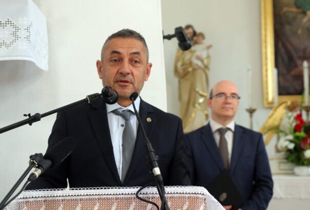 Potápi a Szlovákiai Magyar Iskolák Országos Tanévnyitó Ünnepségén: két kincsünk van, magyarságunk és a keresztény hitünk, létünk