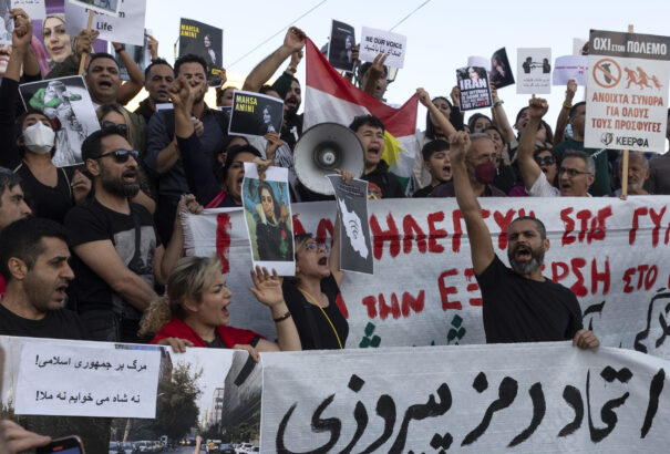 Hiába a rendőri erőszak, tovább erősödnek a fejkendő-megmozdulások Iránban