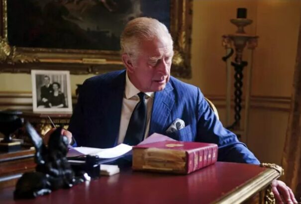 Már az idén bemutatják az új brit fontot III. Károly arcképével