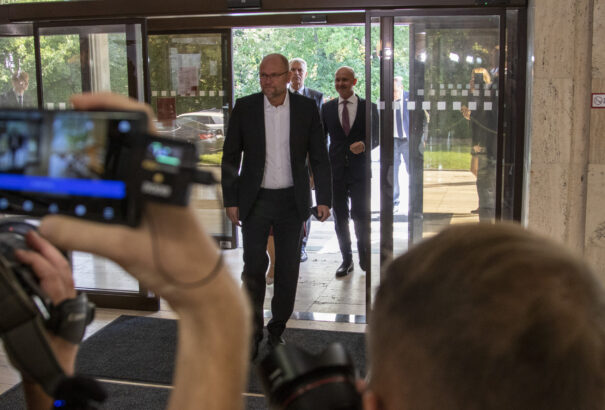 Ha igaz, amit a Sme rodina állít, Sulík az árbefagyasztás késleltetésével a spekulánsok kezére játszott