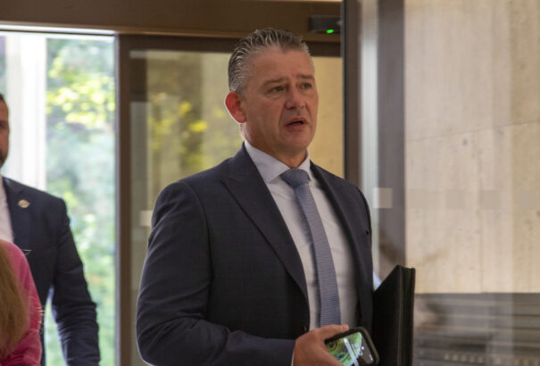 Az ellenzék kedden ismét megpróbálja leváltani Mikulecet