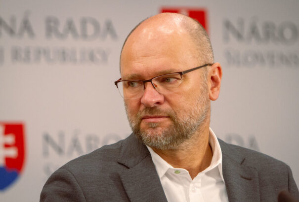 Az SaS megszerezte a rendkívüli üléshez szükséges támogatást, jövő héten megpróbálják leváltani Matovičot