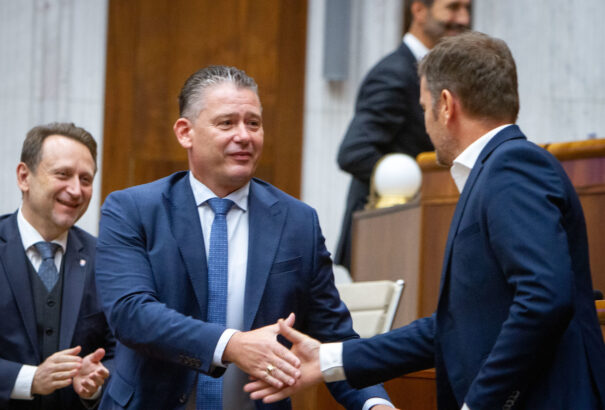 Hetedszerre sem sikerült az ellenzéknek leváltania Roman Mikulec belügyminisztert