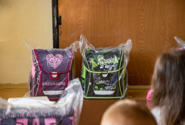 Miniszterelnökség: határon túli iskolakezdőket segít a kormány