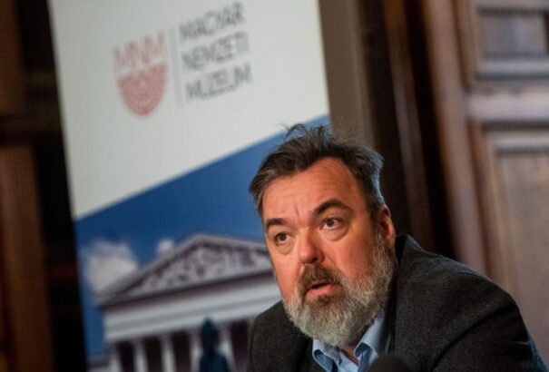 A parlamenti politizálás ellaposodott. Örülök, hogy tudtam váltani – Interjú L. Simon László József Attila-díjas íróval, költővel, a Magyar Nemzeti Múzeum főigazgatójával