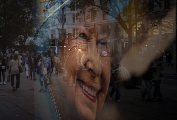 Közzétették az első hivatalos képet II. Erzsébet királynő sírkövéről