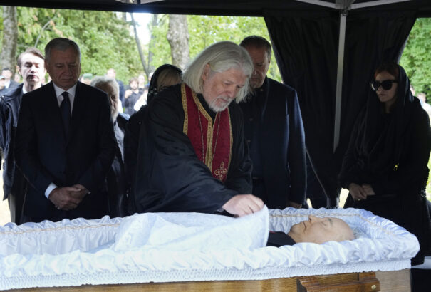 Civilek és közjogi méltóságok rótták le kegyeletüket Mihail Gorbacsov ravatalánál