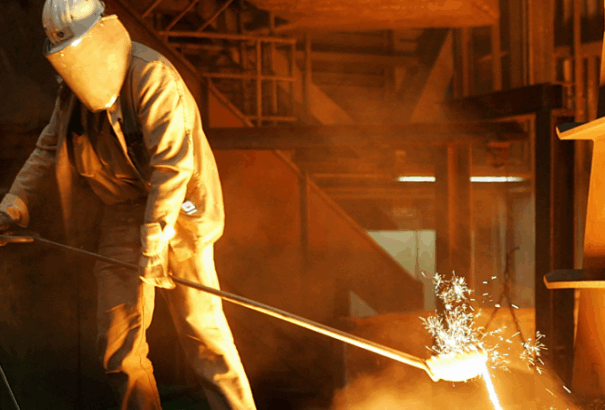 A kassai U.S. Steel kikapcsolja nagyolvasztóját, és csökkenti az alkalmazottai számát