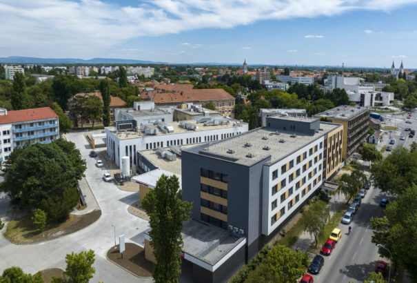 A komáromi kórházban péntektől megkezdik az oltást az omikron variáns elleni vakcinával