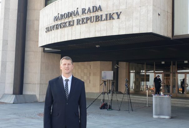 Bővül a magyar képviselet a szlovák parlamentben – Cseh Péter visszatér