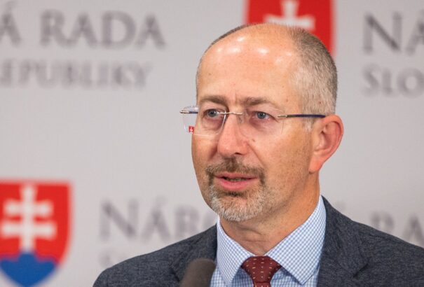 Kremský válthatja Sulíkot?