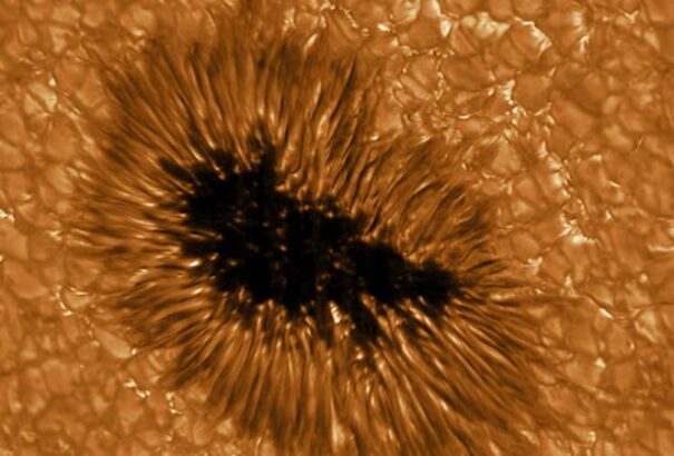 Van egy hatalmas folt a Napon, és hamarosan a Föld felé fog nézni