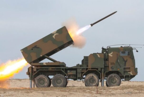 Lengyelország tovább fegyverkezik – csaknem 300 rakétavető beszerzését jelentették be