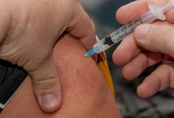 Koronavírus: Eddig 11 123 bejelentés érkezett az oltással kapcsolatos mellékhatásokról