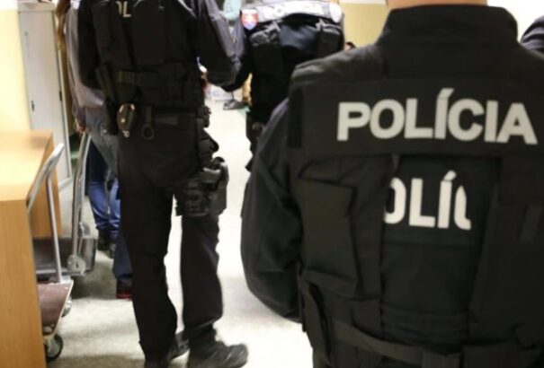 Terrorizmussal gyanúsít a NAKA egy középiskolai diákot