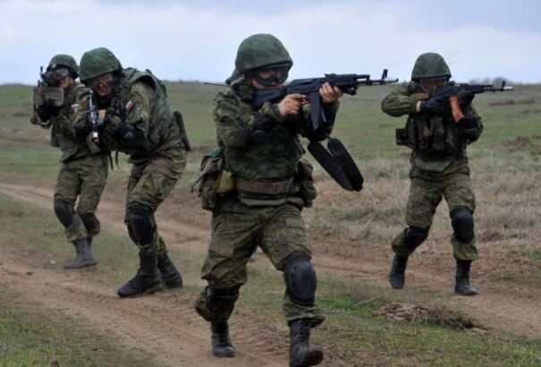 Tüzet nyitott a társaira két önkéntes orosz katona – tizenegyen meghaltak