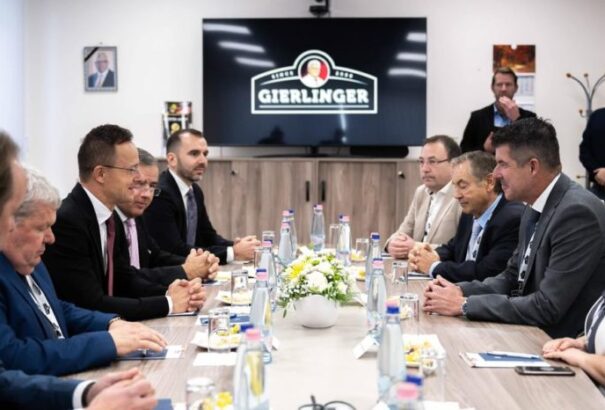 Szijjártó Péter: Magyarország ki fog tudni maradni az európai recesszióból