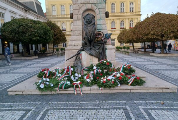 Felemelő hangú ünnepséggel emlékeztek Komáromban a szabadságharc hőseire – Képekkel