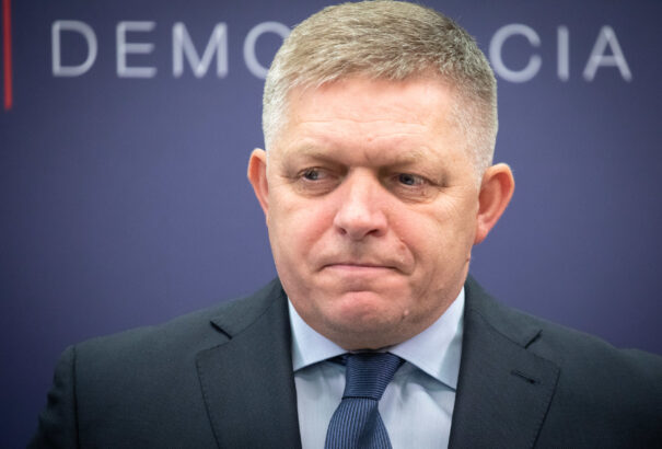 A Smer parlament elé viszi békét szorgalmazó határozati javaslatát