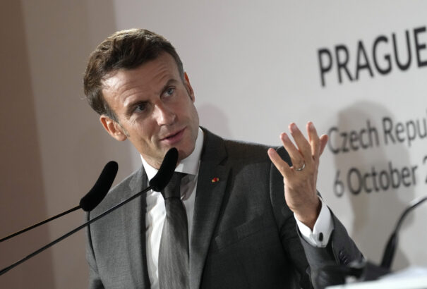 Macron beszólt az USA-nak: Az nem barátság, hogy négyszeres áron adjátok el a gázt nekünk