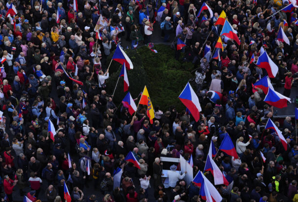 Újabb kormányellenes tüntetést tartottak Prágában