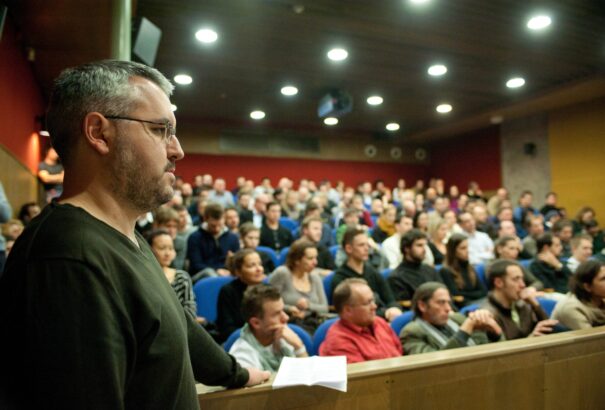 Lezárt, kerek történetet mutat be a Blokád című film