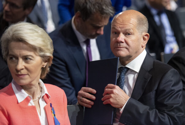 Berlin kétfelé játszik az amerikai-kínai hidegháborúban, Scholz Pekingbe utazik, őrjöngenek az amerikaiak (Körkép-háttér)