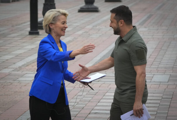 Az Európai Bizottság havi 1,5 milliárd eurót akar küldeni Ukrajnának