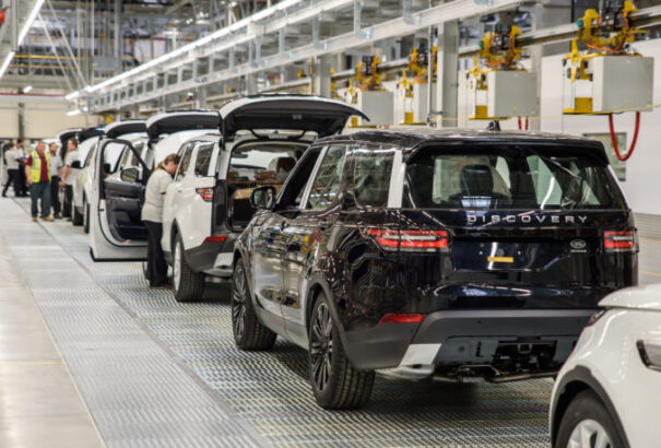 Újabb dominó? A felére esett vissza a nyitrai Jaguar autógyár tavalyi nyeresége