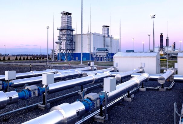 Elemzők: Nagyot zuhant a gáz ára, a villanyáramért is kevesebbet kell fizetnünk