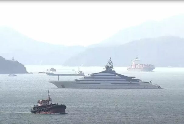 Vita Dél-Afrikában egy orosz szuperjacht érkezése miatt