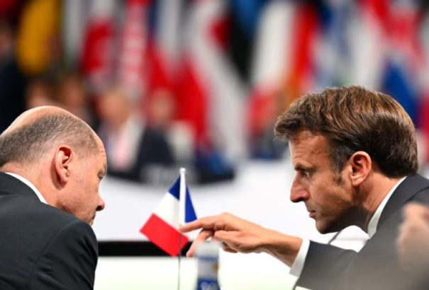 Peszkov szerint Párizs és Berlin nem mutat hajlandóságot a közvetítésre