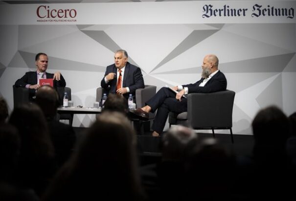 Német újságíró: érdekes és tartalmas volt a pódiumbeszélgetés Orbán Viktorral