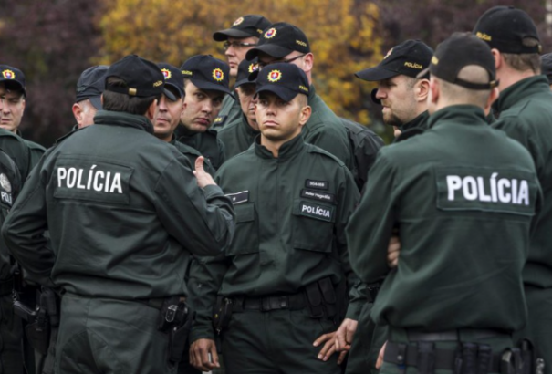 Hamran a lehető legtöbb rendőrt küldené a szerb-magyar határra