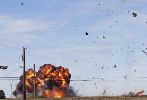 Összeütközött két világháborús repülőgép egy amerikai légi parádén (+ videó)