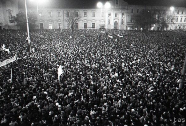 Fényképeken a 89-es bársonyos forradalom