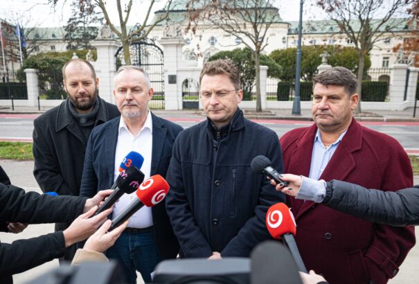 A Szlovák Orvosszakszervezet elfogadja a kormány javaslatát az orvosok béremeléséről, de többet szeretnének a ledolgozott évekért