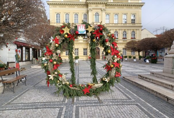 Több százan ünnepelték együtt Komáromban advent első vasárnapját – Képgalériával