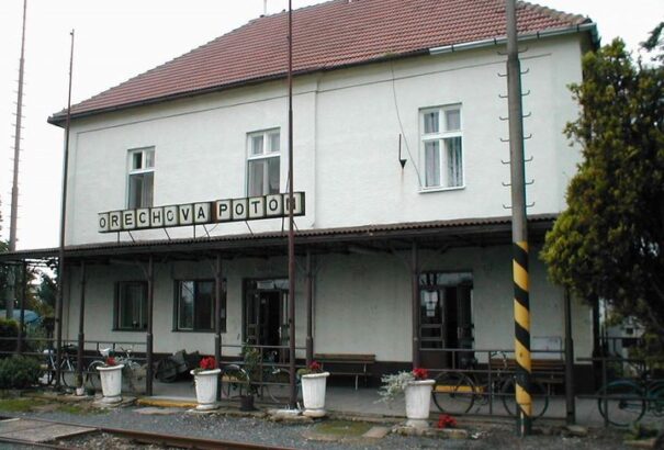 Az apa véletlenül a vonaton felejtette a kislányát Annamajorban