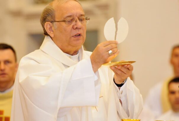 Orosch érsek bocsánatot kért a pozsonyi kettős gyilkosság áldozatainak hozzátartozóitól