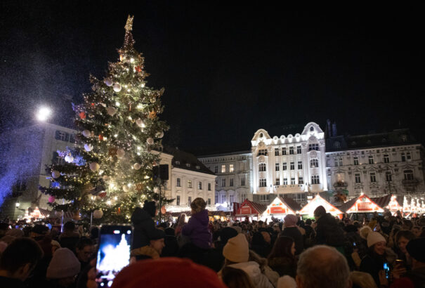 A Fő téren és a Ferencesek terén is megnyitotta kapuit a pozsonyi karácsonyi vásár
