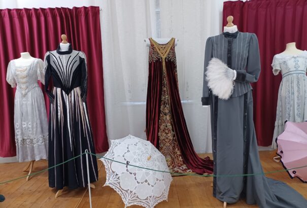 A komáromi Kultúrpalota időszakos kiállítása Házy Erzsébetre emlékezik – Képekkel