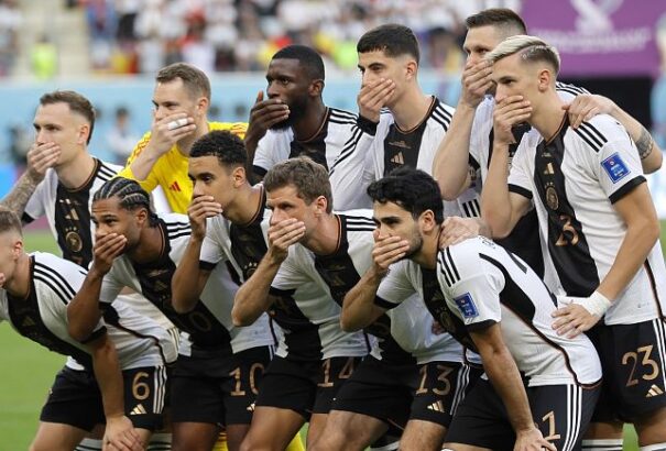 Foci-vb: Szájukat befogva tiltakoztak a németek