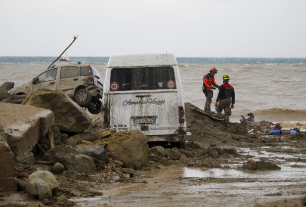 Halálos áldozata is van az olaszországi földcsuszamlásnak, sokan eltűntek