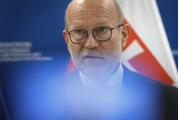 Káčer nemcsak Nagy-Magyarországtól és a revíziótól retteg, hanem a V4-től és a népharagtól is